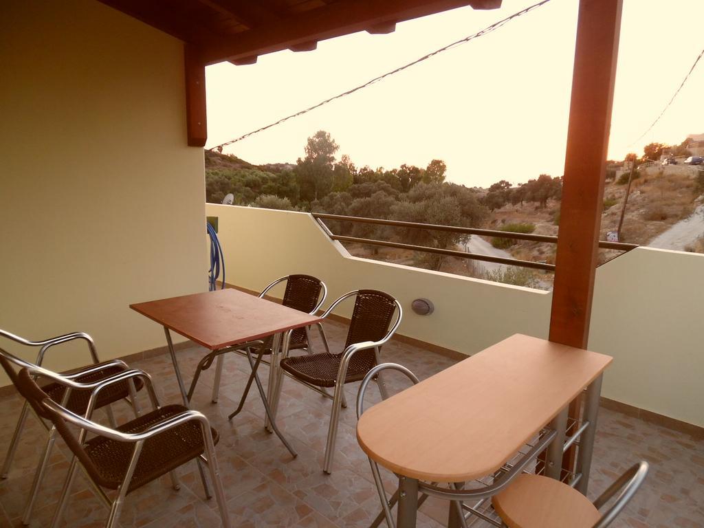 Artemis Appartments Pitsidia Buitenkant foto