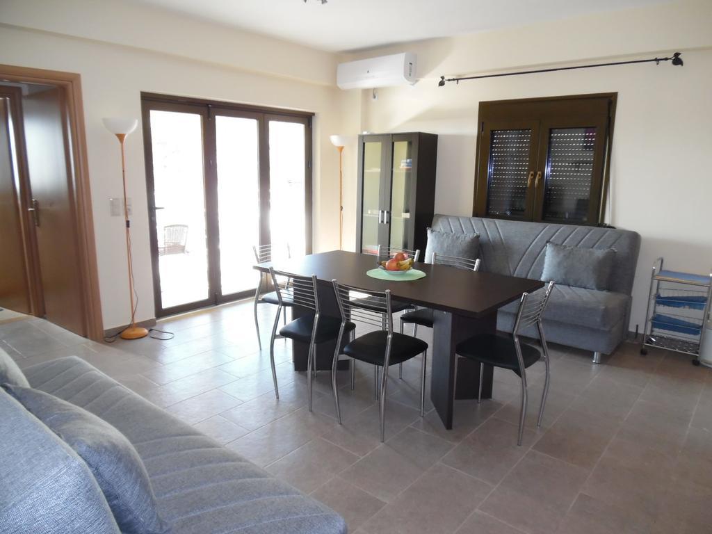 Artemis Appartments Pitsidia Buitenkant foto