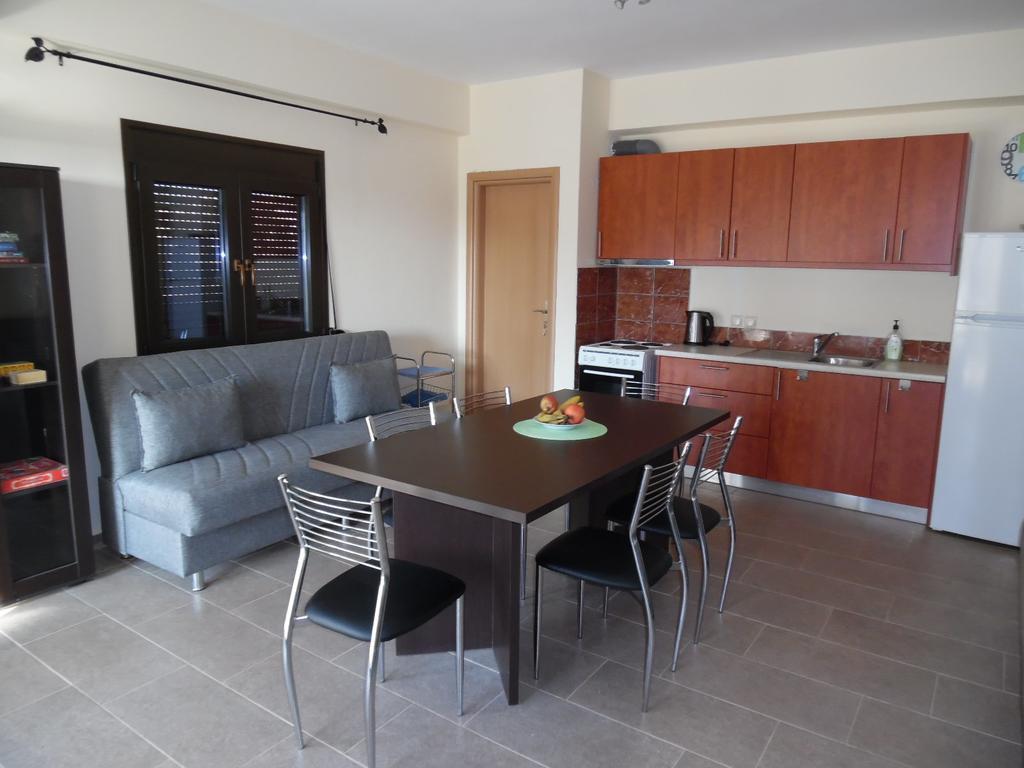 Artemis Appartments Pitsidia Buitenkant foto