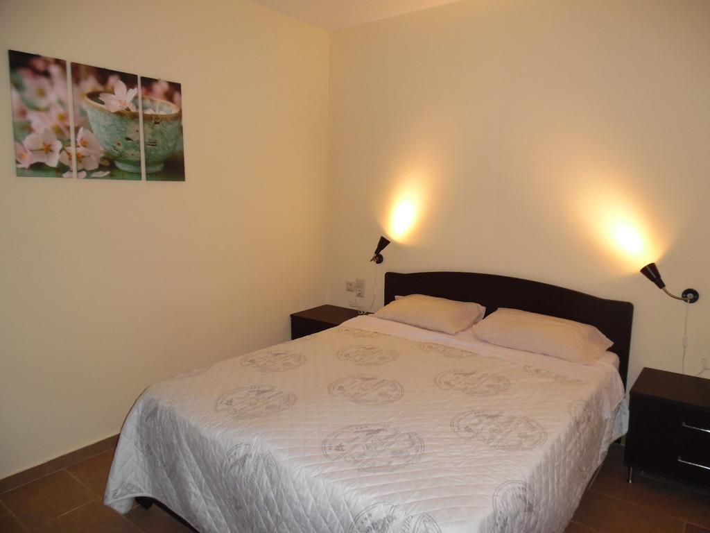 Artemis Appartments Pitsidia Buitenkant foto