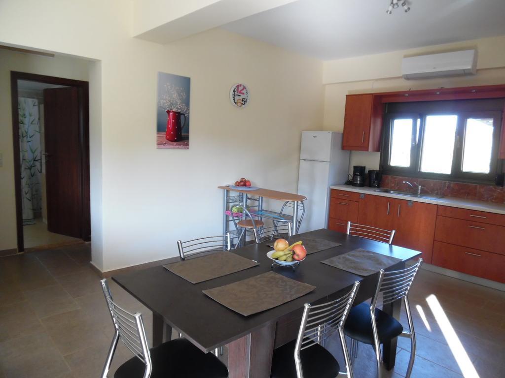 Artemis Appartments Pitsidia Buitenkant foto
